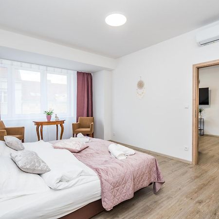 Appartamento Perla Hradce 202 Hradec Králové Esterno foto